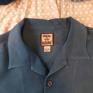 Tommy Bahama 100 % silk button down shirt sleeve
